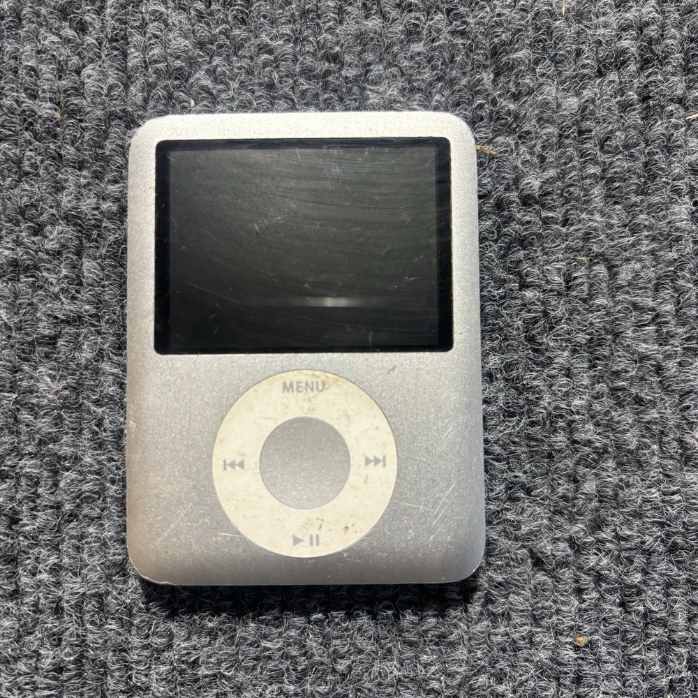 Apple iPod Nano 3rd Generation A1236 Gray Silver 4GB UNTESTED / PARTS